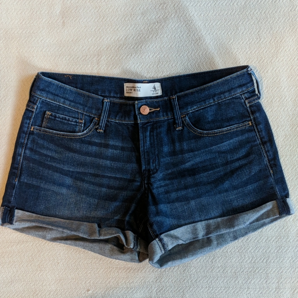 Abercrombie & Fitch Low Rise Denim Shorts
Size 4
G